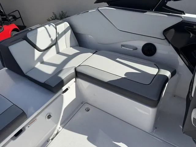 Slide: The Image of Yamaha AR250 2025 - 16