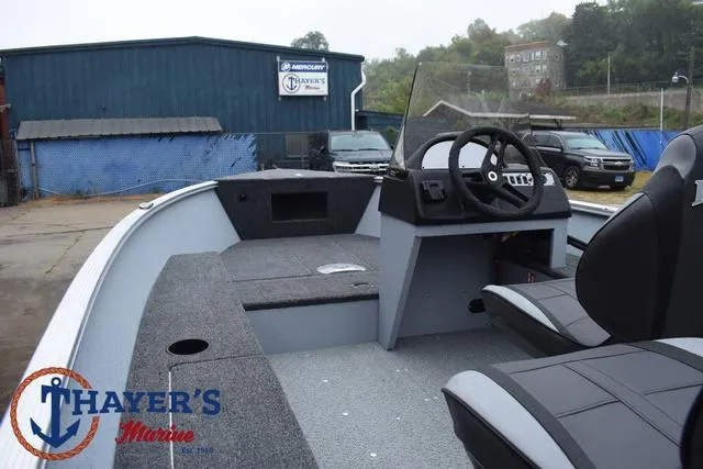 Slide: The Image of Lund 1600 Fury SS 2025 - 27