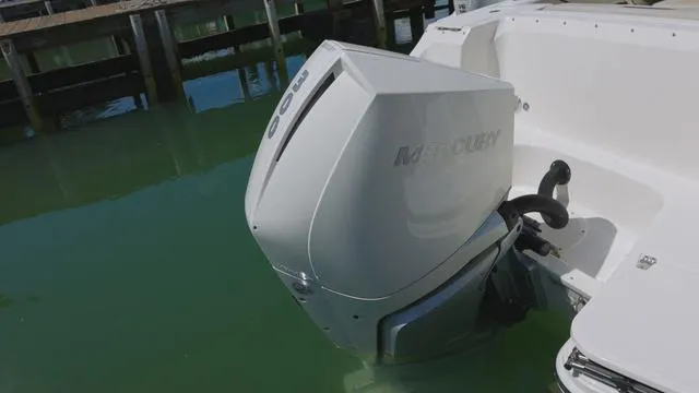 Slide: The Image of Boston Whaler 240 Vantage 2022 - 16