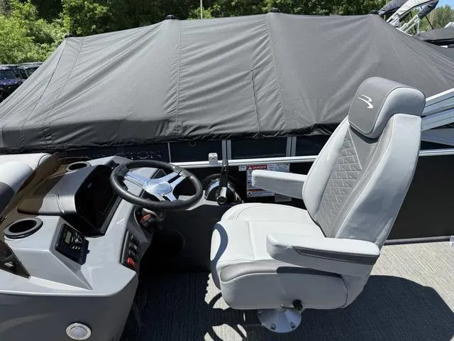 Slide: The Image of Bennington S L Bench 24 SL Tritoon 2025 - 12