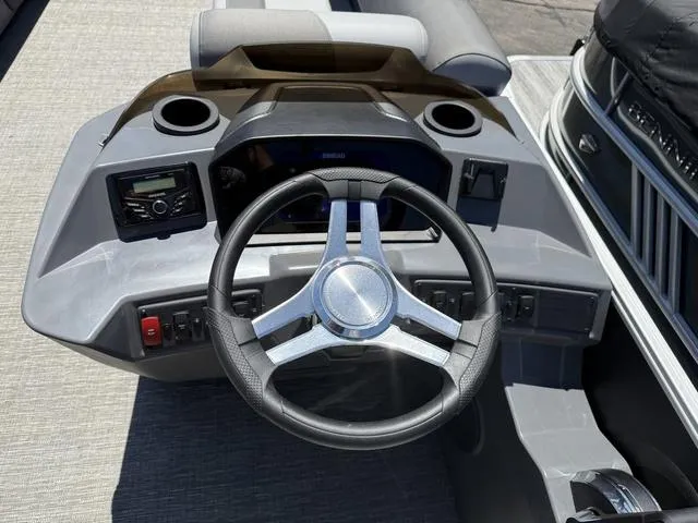 Slide: The Image of Bennington S L Bench 24 SL Tritoon 2025 - 13