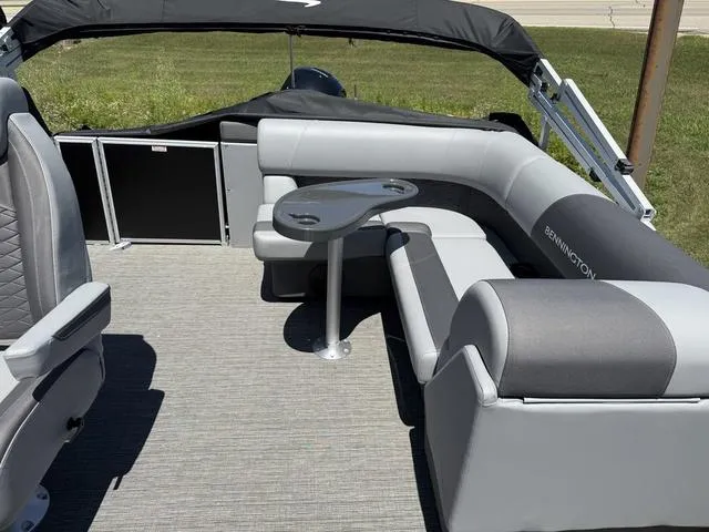 Slide: The Image of Bennington S L Bench 24 SL Tritoon 2025 - 17