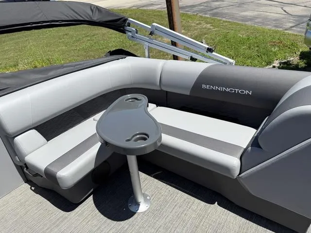 Slide: The Image of Bennington S L Bench 24 SL Tritoon 2025 - 18