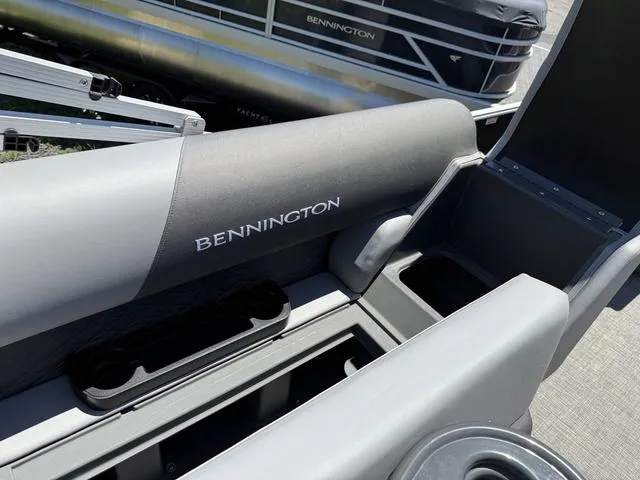 Slide: The Image of Bennington S L Bench 24 SL Tritoon 2025 - 19