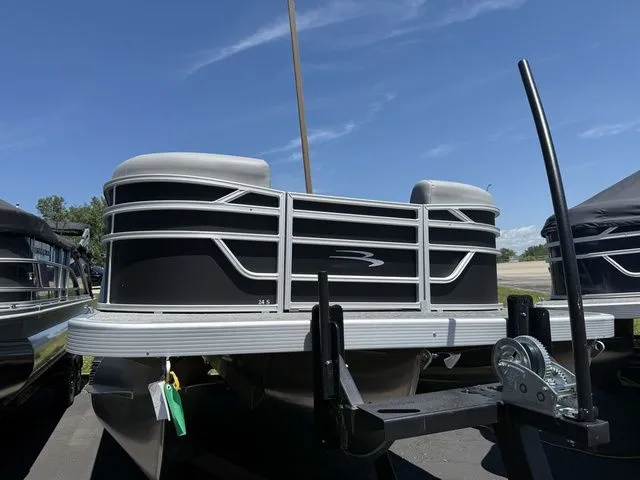 Slide: The Image of Bennington S L Bench 24 SL Tritoon 2025 - 3