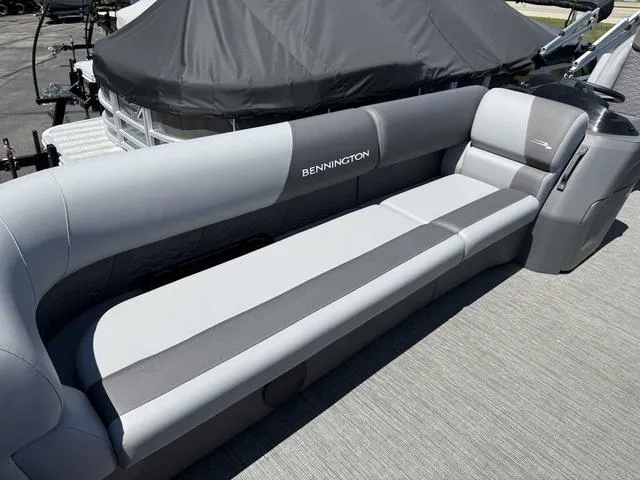 Slide: The Image of Bennington S L Bench 24 SL Tritoon 2025 - 6