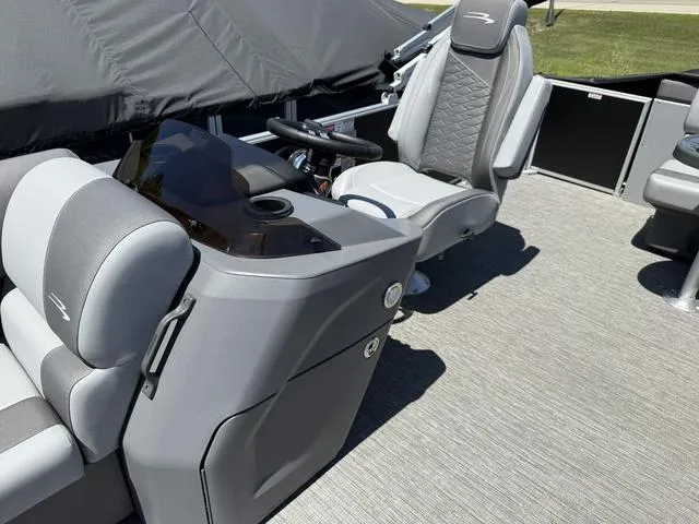 Slide: The Image of Bennington S L Bench 24 SL Tritoon 2025 - 10