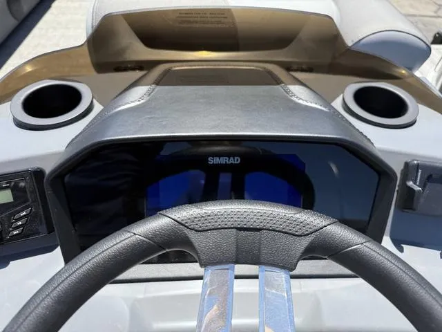 Slide: The Image of Bennington S L Bench 24 SL Tritoon 2025 - 15