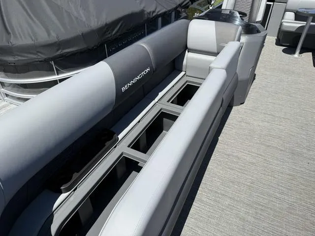 Slide: The Image of Bennington S L Bench 24 SL Tritoon 2025 - 7