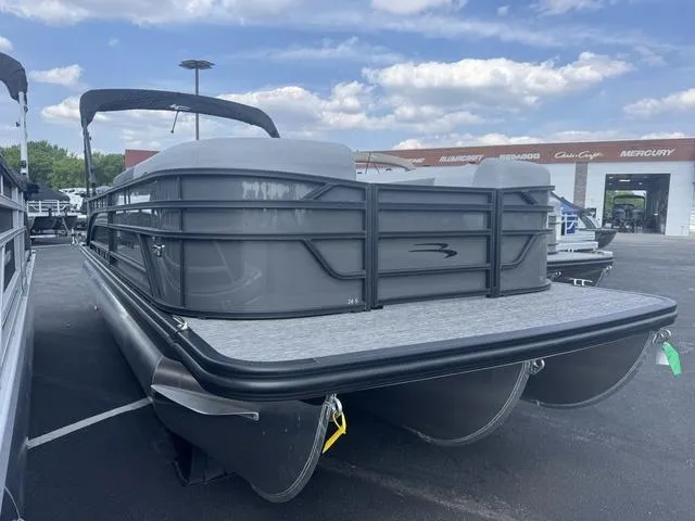 The Image of Bennington S Quad Bench 24 SSR Tritoon 2025 - 1