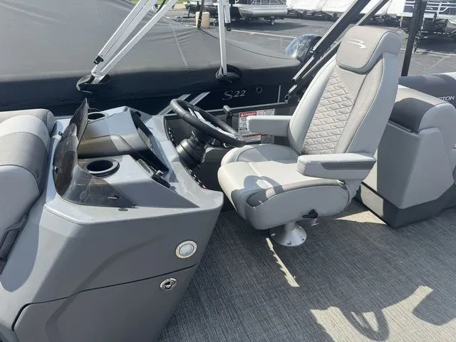 Slide: The Image of Bennington S Quad Bench 24 SSR Tritoon 2025 - 10