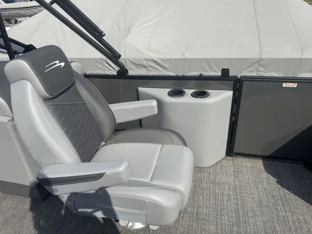 Slide: The Image of Bennington S Quad Bench 24 SSR Tritoon 2025 - 13