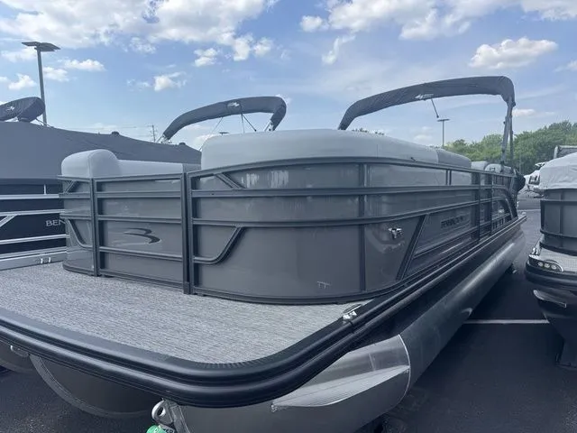 Slide: The Image of Bennington S Quad Bench 24 SSR Tritoon 2025 - 3