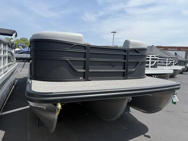 Slide: The Image of Bennington S Quad Bench 24 SSR Tritoon 2025 - 3