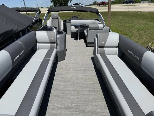 Slide: The Image of Bennington S L Bench 24 SL Tritoon 2025 - 5