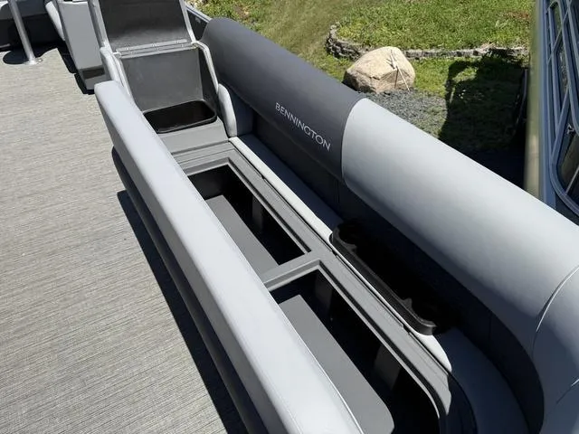 Slide: The Image of Bennington S L Bench 24 SL Tritoon 2025 - 9