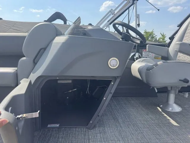 Slide: The Image of Bennington S Quad Bench 24 SSR Tritoon 2025 - 11