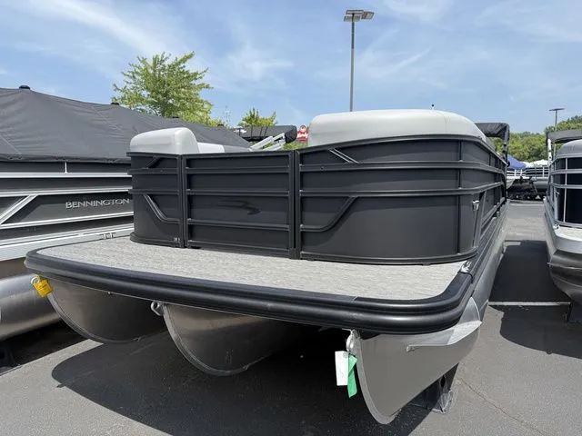 The Image of Bennington S Quad Bench 24 SSR Tritoon 2025 - 1