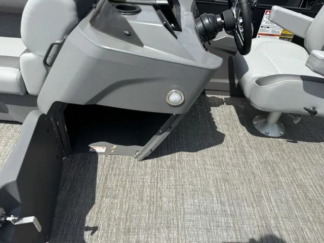 Slide: The Image of Bennington S Quad Bench 24 SSR Tritoon 2025 - 12