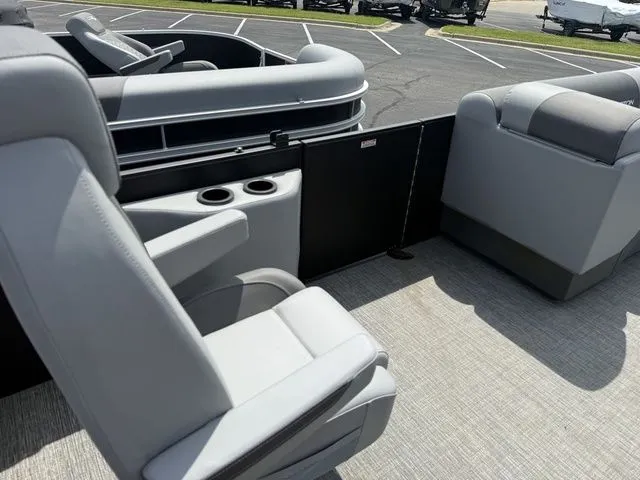 Slide: The Image of Bennington S Quad Bench 24 SSR Tritoon 2025 - 20