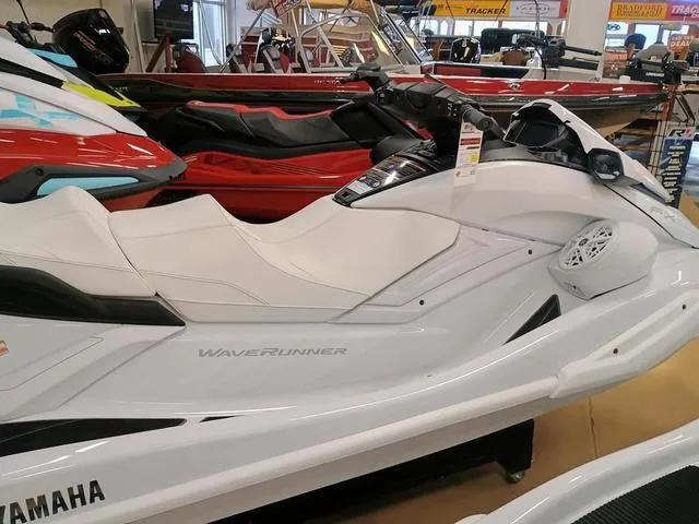 Slide: The Image of Yamaha FX Cruiser SVHO 2025 - 3