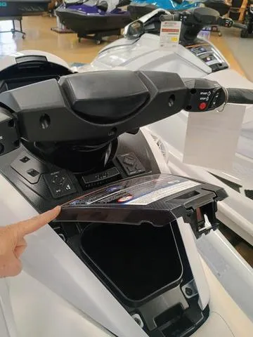 Slide: The Image of Yamaha FX Cruiser SVHO 2025 - 7