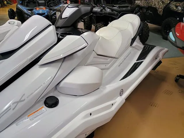 Slide: The Image of Yamaha FX Cruiser SVHO 2025 - 9