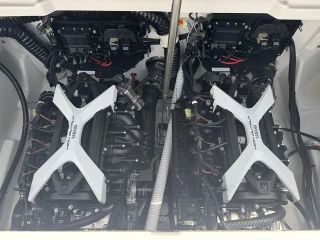 Slide: The Image of Yamaha 252S 2025 - 20