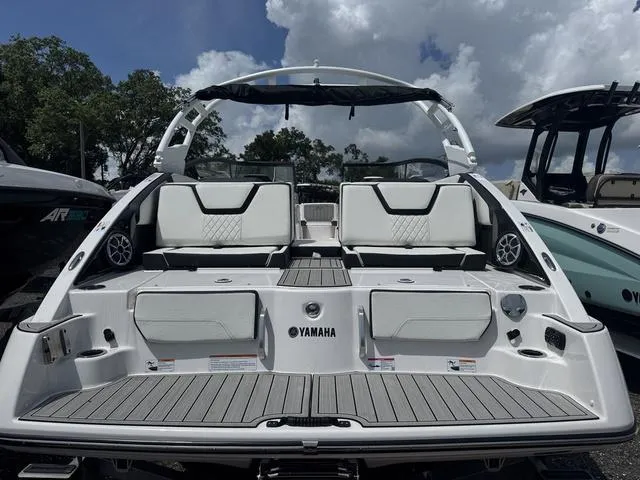 Slide: The Image of Yamaha 252S 2025 - 3