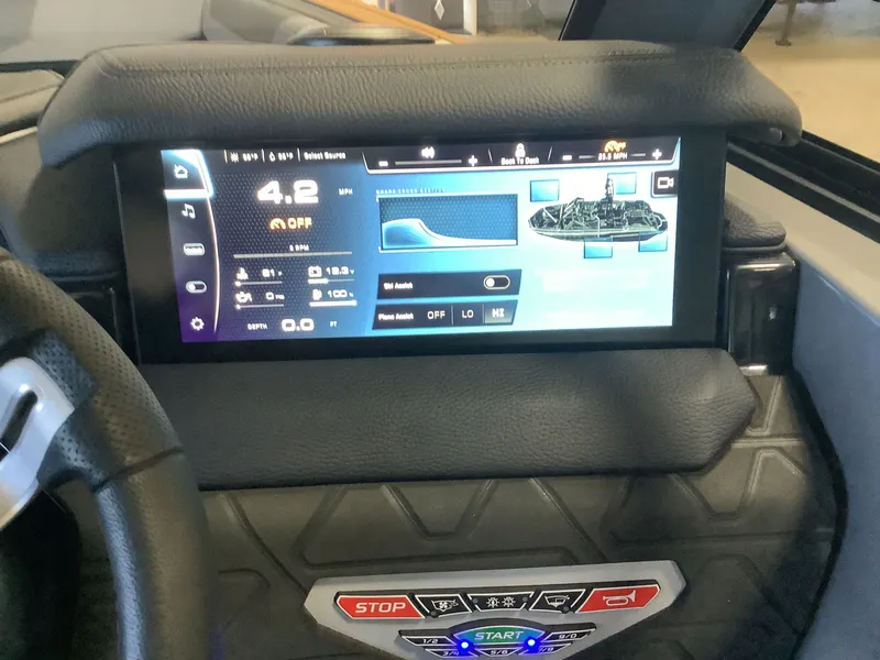 Slide: The Image of Nautique Super Air GS24 2025 - 15