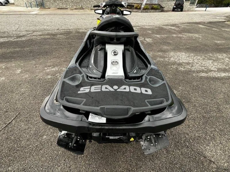 Slide: The Image of Sea-Doo RXT 260 2012 - 10