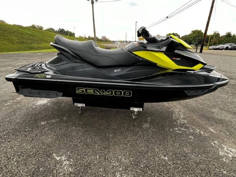 Slide: The Image of Sea-Doo RXT 260 2012 - 11