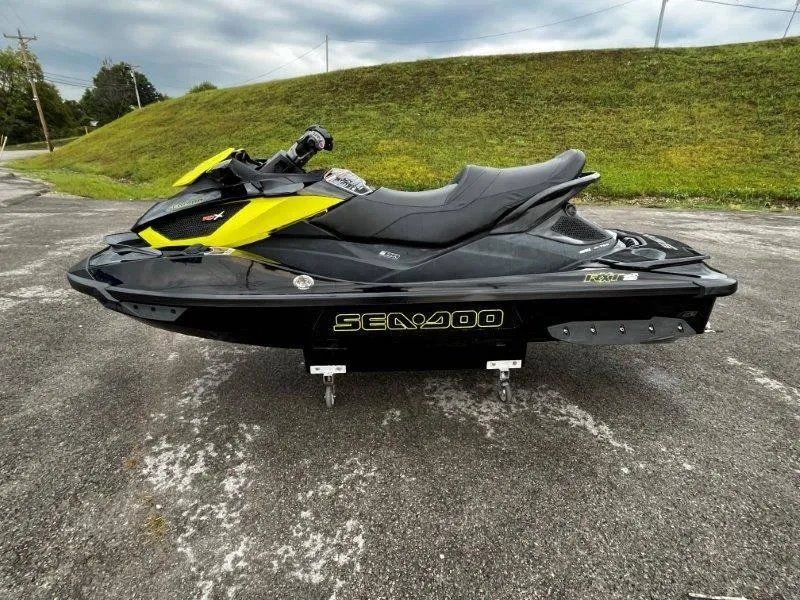 Slide: The Image of Sea-Doo RXT 260 2012 - 18