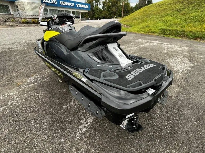 Slide: The Image of Sea-Doo RXT 260 2012 - 21