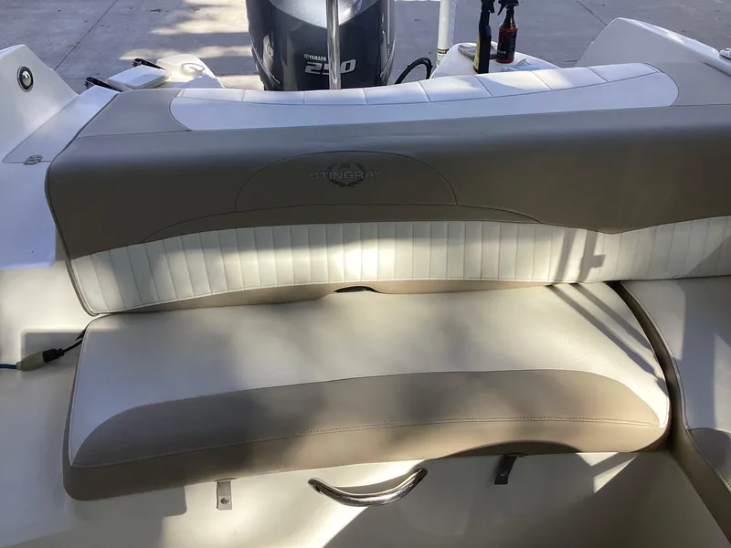 Slide: The Image of 2017 Stingray 234 LR boat seating with beige and white upholstery. - 38
