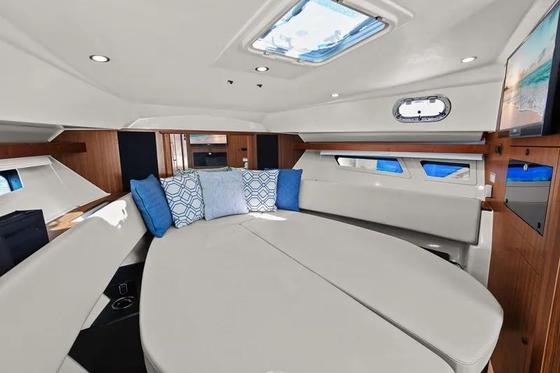 Slide: The Image of Pursuit OS 355 Offshore 2018 - 16