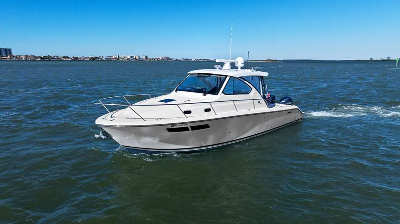 Slide: The Image of Pursuit OS 355 Offshore 2018 - 18