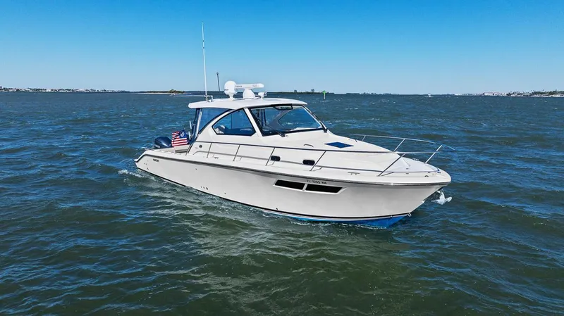 Slide: The Image of Pursuit OS 355 Offshore 2018 - 20