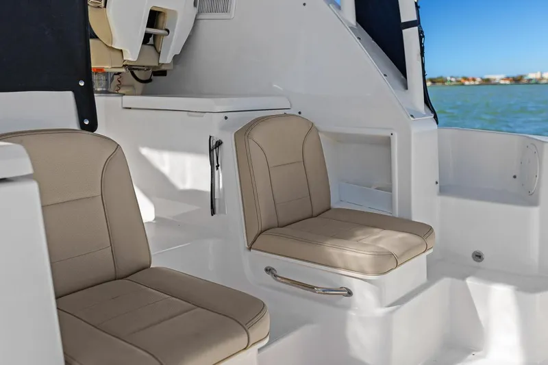 Slide: The Image of Pursuit OS 355 Offshore 2018 - 28