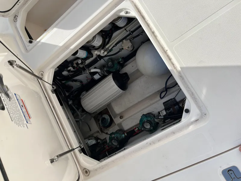 Slide: The Image of Pursuit OS 355 Offshore 2018 - 40