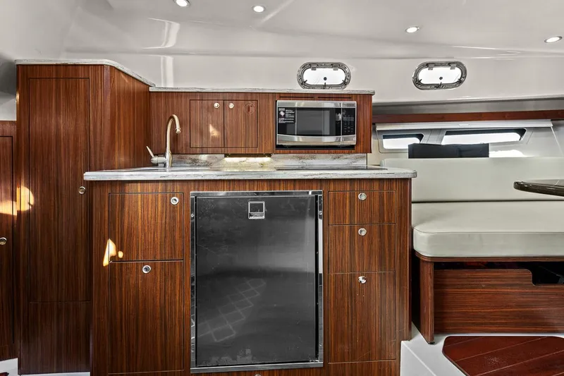 Slide: The Image of Pursuit OS 355 Offshore 2018 - 9