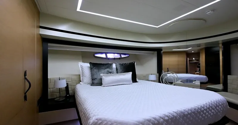 Slide: The Image of Pershing 92 2015 - 20