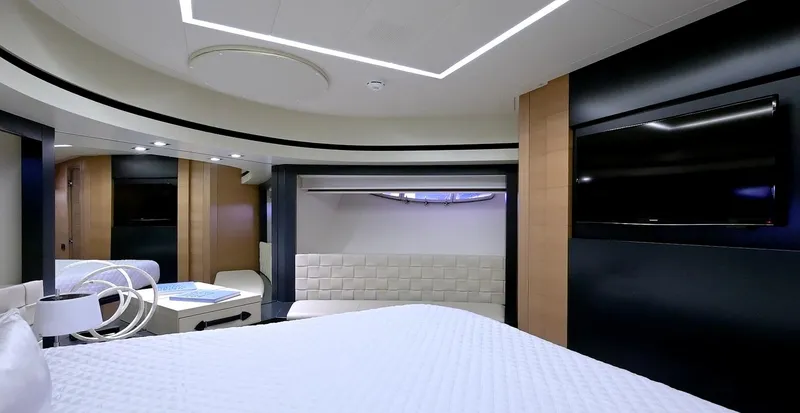 Slide: The Image of Pershing 92 2015 - 21