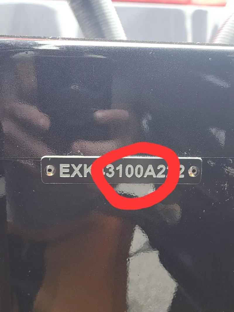 Slide: The Image of Close-up of a 2022 Midnight Express 43' Solstice serial number plate. - 33