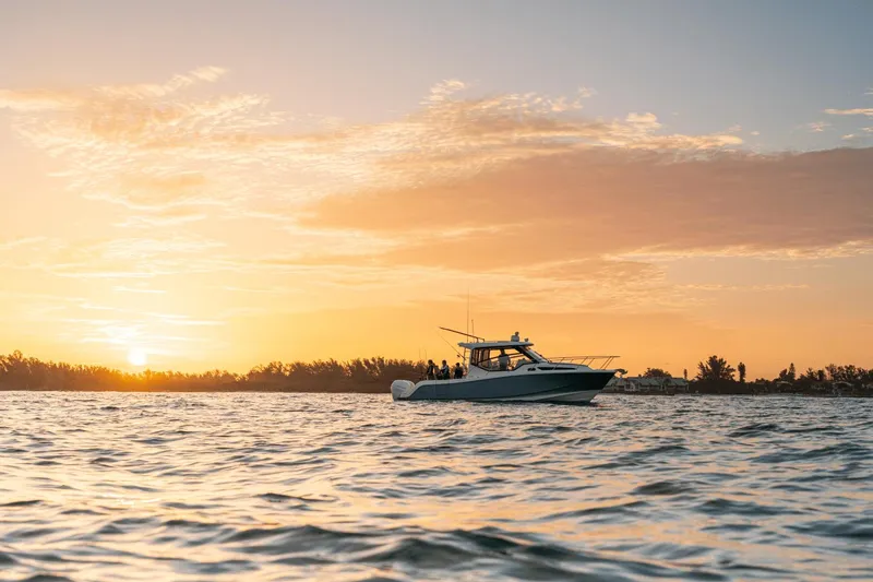 Slide: The Image of Boston Whaler 325 Conquest 2025 - 14