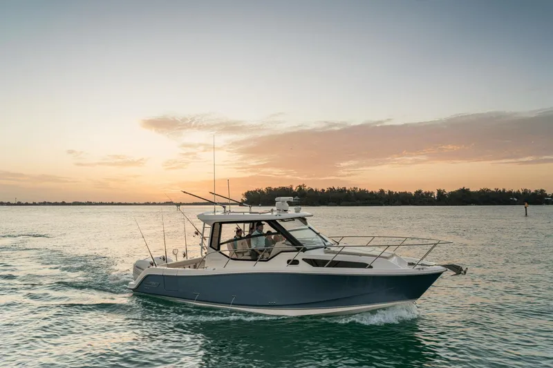 Slide: The Image of Boston Whaler 325 Conquest 2025 - 5