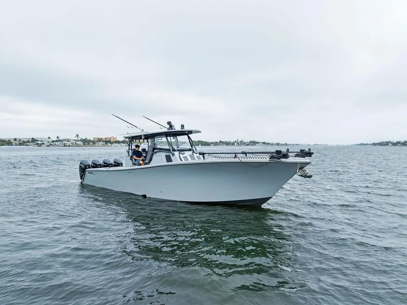 Slide: The Image of 2020 Front Runner 39 CC boat cruising on open water. - 4