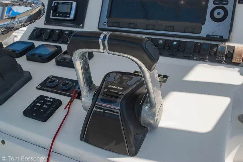 Slide: The Image of Control panel of a 2010 Sea Hunt Gamefish 29 boat with Yamaha throttle. - 13