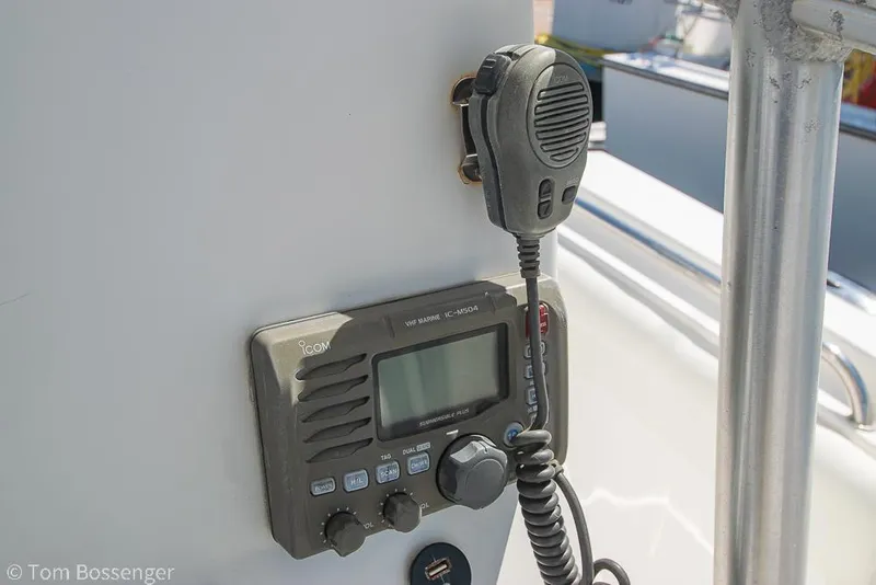 Slide: The Image of VHF radio and microphone on 2010 Sea Hunt Gamefish 29 boat dashboard. - 14