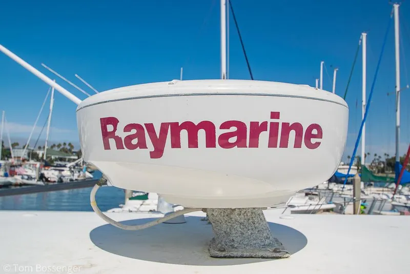 Slide: The Image of Raymarine radar on 2010 Sea Hunt Gamefish 29 boat, marina background. - 15